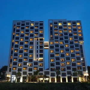 4* Hotel Royal Emporium Airport